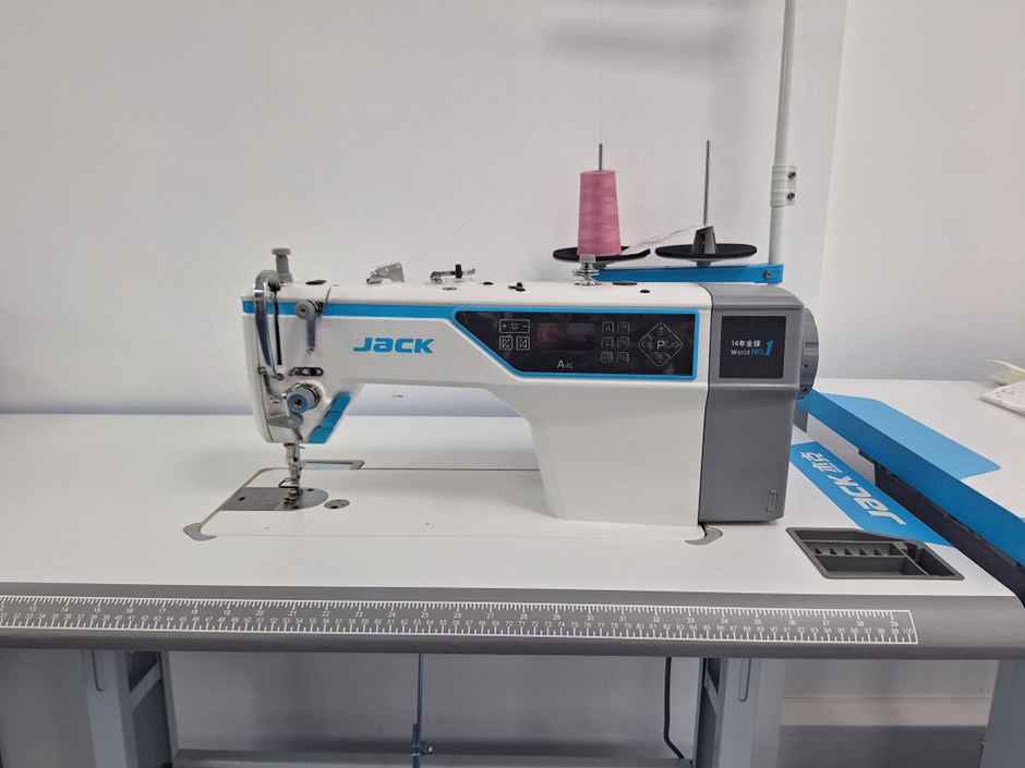 Industrial Sewing Machines vs Domestic Sewing Machines: Which One Should You Choose?